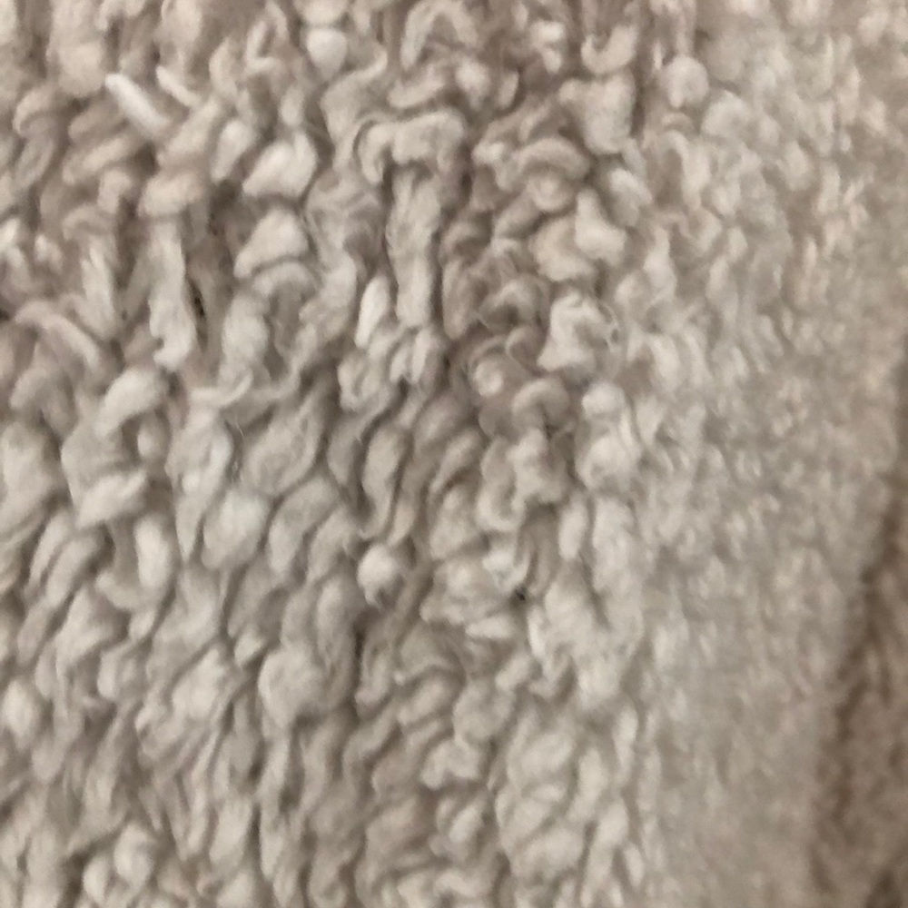 Fuzzy jacket - Picture 3 of 3